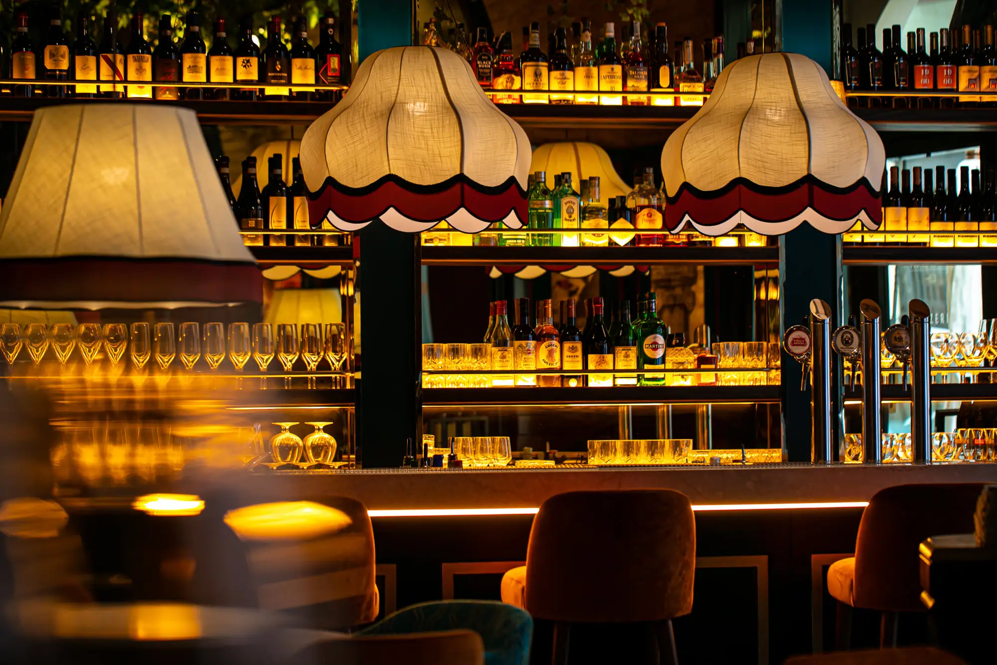 DEROMA Lounge bar